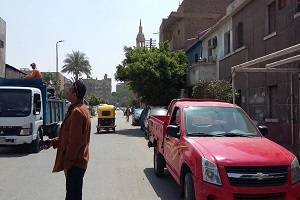 حملة لرفع الاشغالات بشارع منشية التحرير وامام متحف المطرية