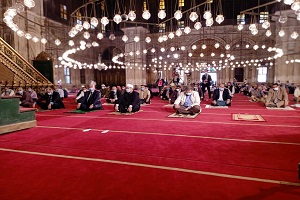 Cairo governor performs Friday prayers at Mohammad Ali Mosque 