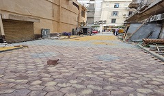 تركيب بلاط انترلوك بشوارع الحي