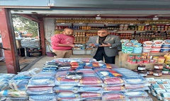 رئيس الحي يتفقد الأسواق والمحال التجارية لمتابعة أسعار السلع