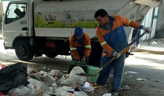 أعمال نظافة ورفع المخلفات من بعض الشوارع بالحي