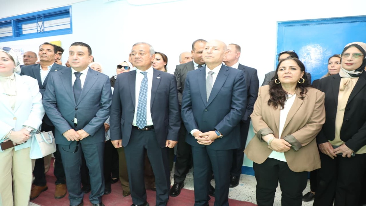 افتتح محافظ القاهرة أعمال تطوير مدرسة مصرف أبو ظبى الإسلامى بنات بالنزهة