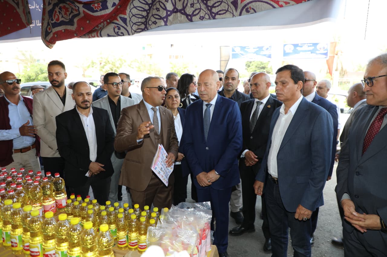 محافظ القاهرة يفتتح معرض السلع الغذائية لتوفير السلع بأسعار مخفضة