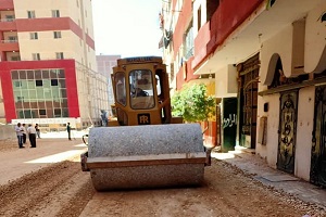 استكمال أعمال رصف ورفع كفاءة الطرق بامتداد شارع جمال عبد الناصر