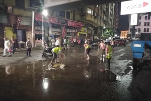 إطفاء حريق يافطة مطعم بشارع الجلاء