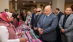 Cairo Governor distributes food bags to most vulnerable families  