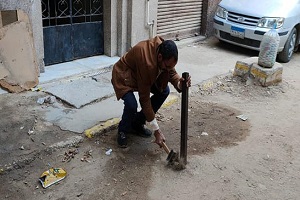 رفع الحواجز الحديدية ببعض المناطق بالحي