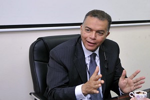 وزير النقل يعلن بدء دراسة المخطط العام الشامل للموانئ البحرية المصرية 2030.jpg