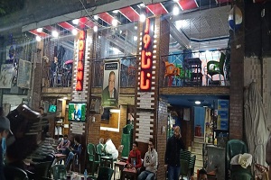 حملة ليلية على المقاهي والمحلات بالحي