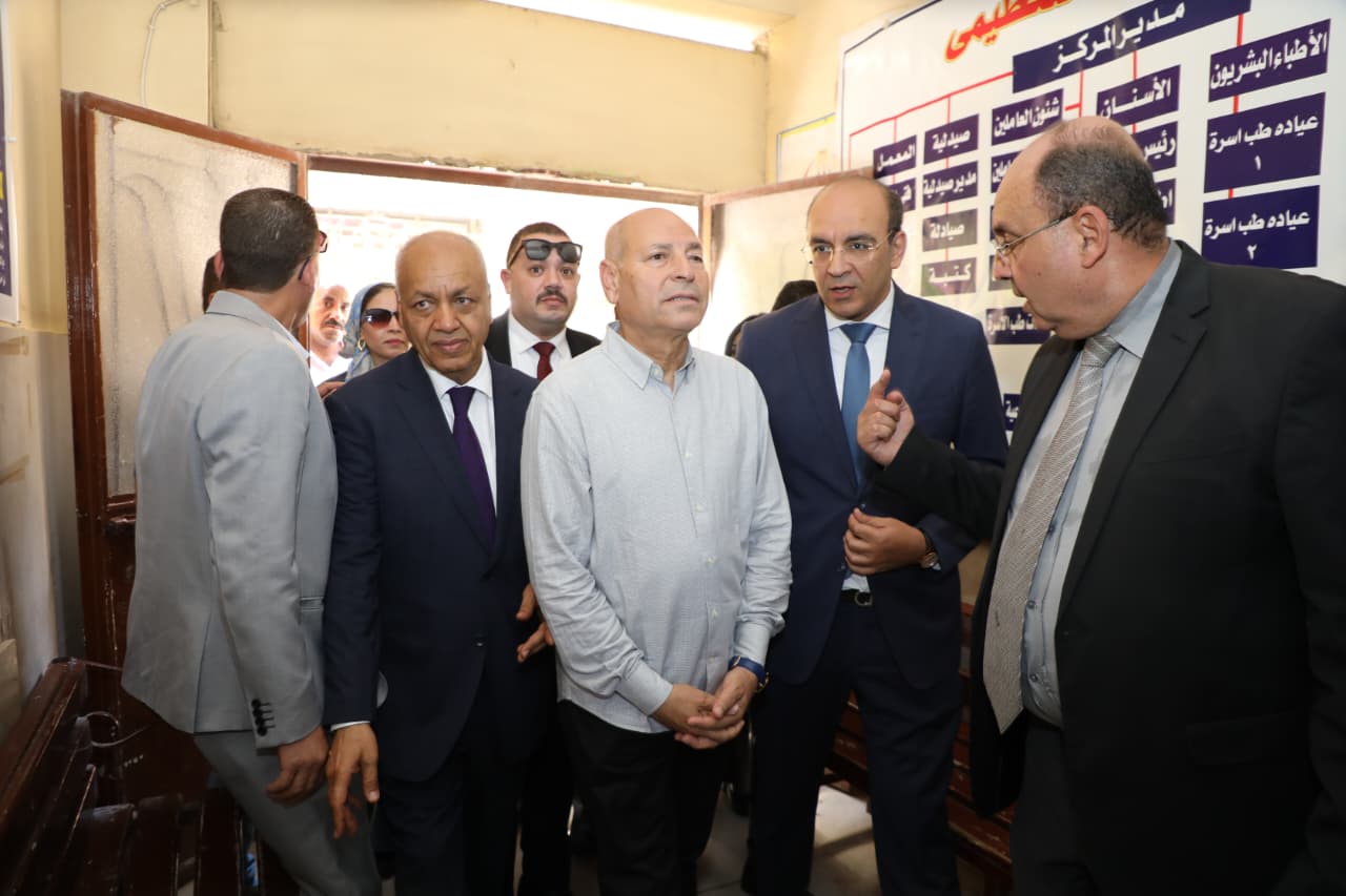 محافظ القاهرة يتفقد منطقة عزبة الوالدة بحي حلوان لمتابعة مستوى الخدمات المقدمة للمواطنين