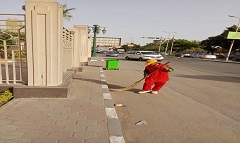 تكثيف حملات النظافة وإزالة تراكمات المخلفات ببعض شوارع الحي