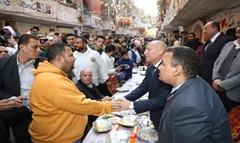 محافظ القاهرة يشارك فى أكبر إفطار جماعى بعزبة حمادة فى المطرية