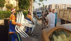 حملة لرفع الاشغالات ببعض الشوارع بالحي