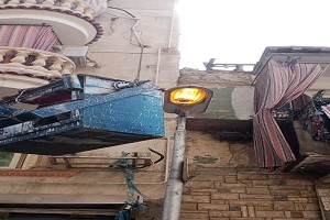 صيانة أعمدة الإنارة بشوارع الحي
