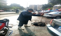 الحي يواصل رفع كفاءة شبكة الصرف الصحي