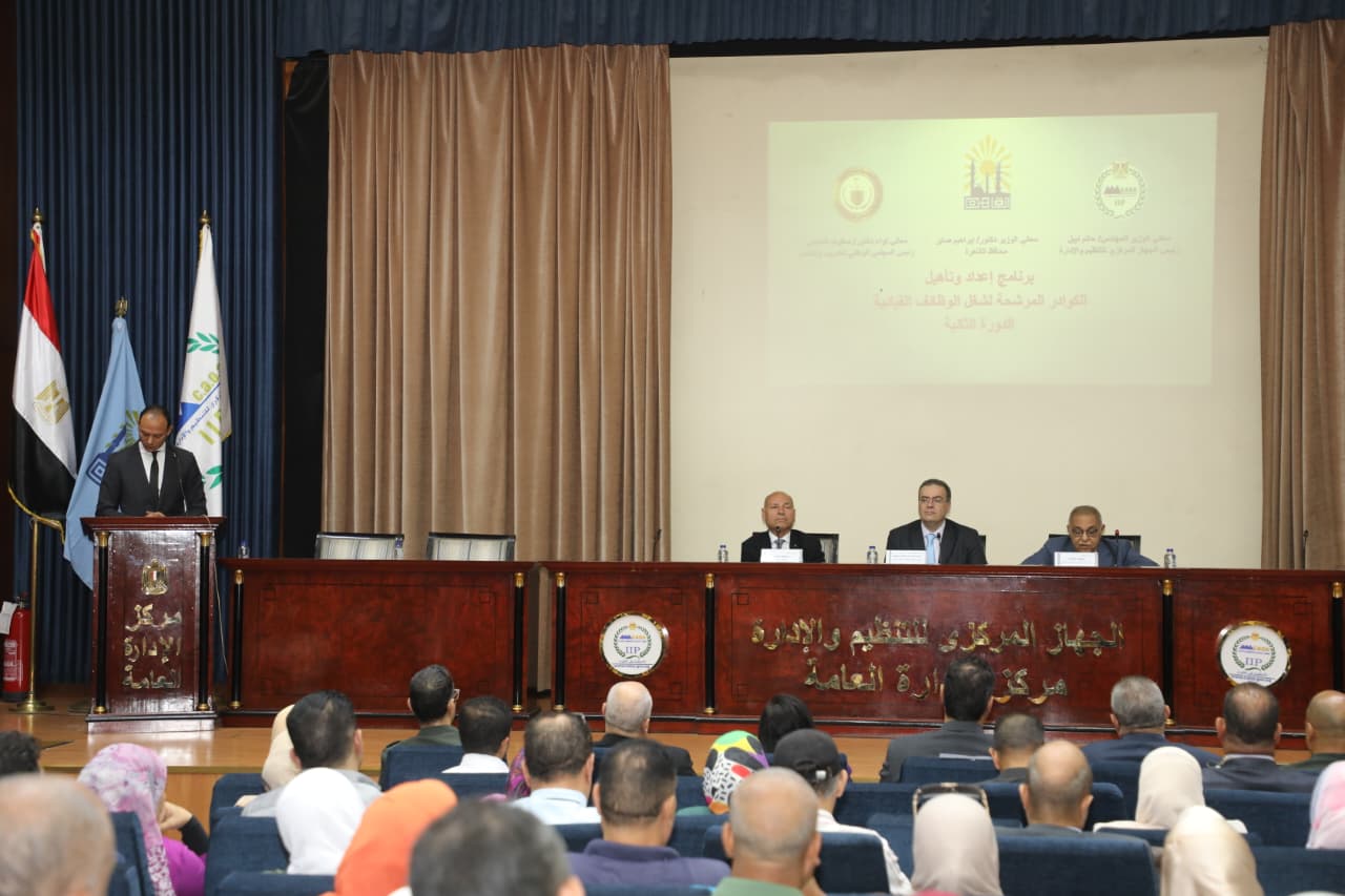 محافظ القاهرة يؤكد على ضرورة بناء الثقة بين المواطن والجهاز الإداري