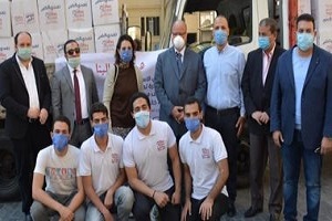 Cairo Governor distributes food supplies to irregular workers