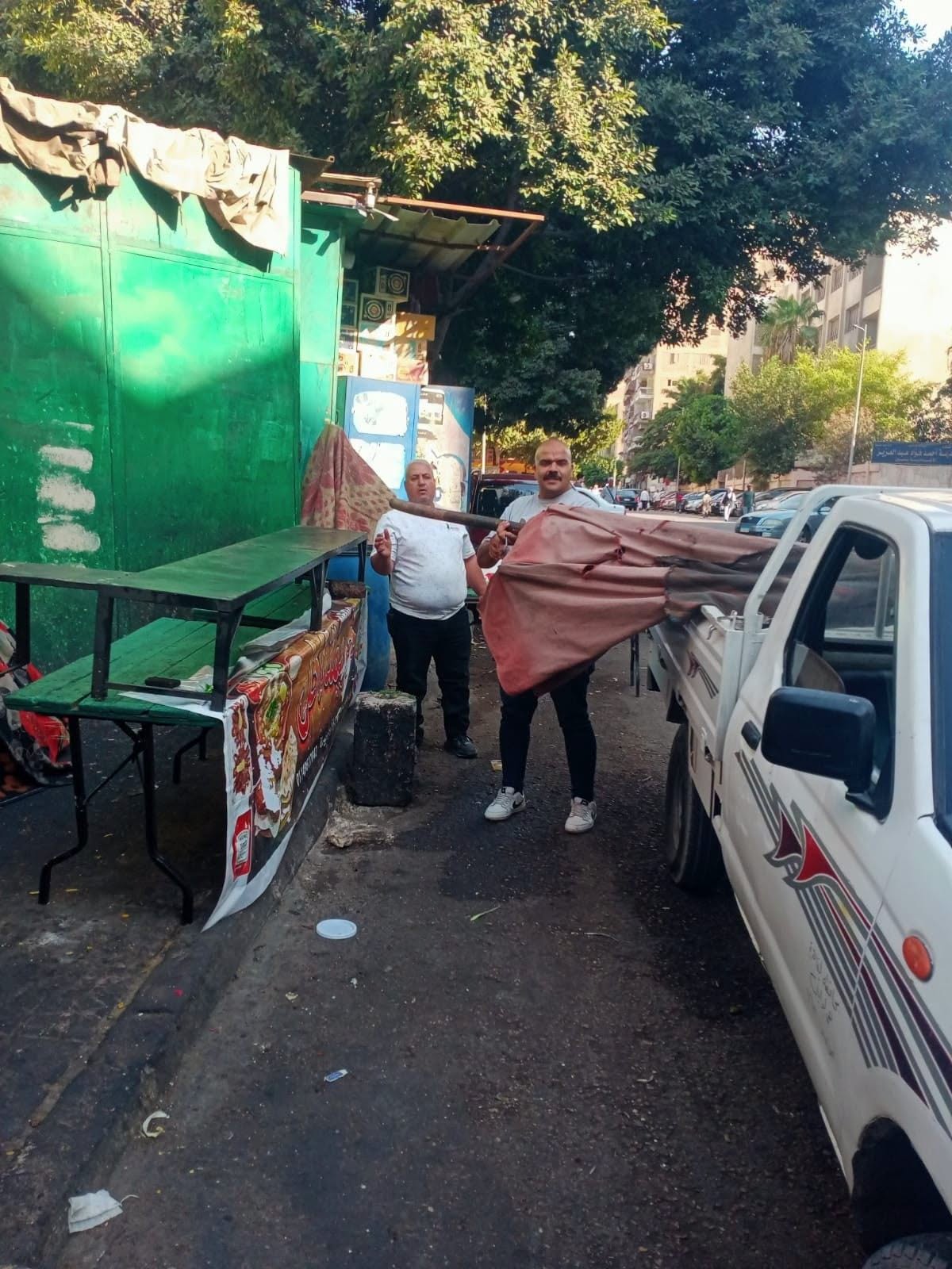 حملة مكبرة لرفع وإزالة الإشغالات وفرض الانضباط العام بالحي