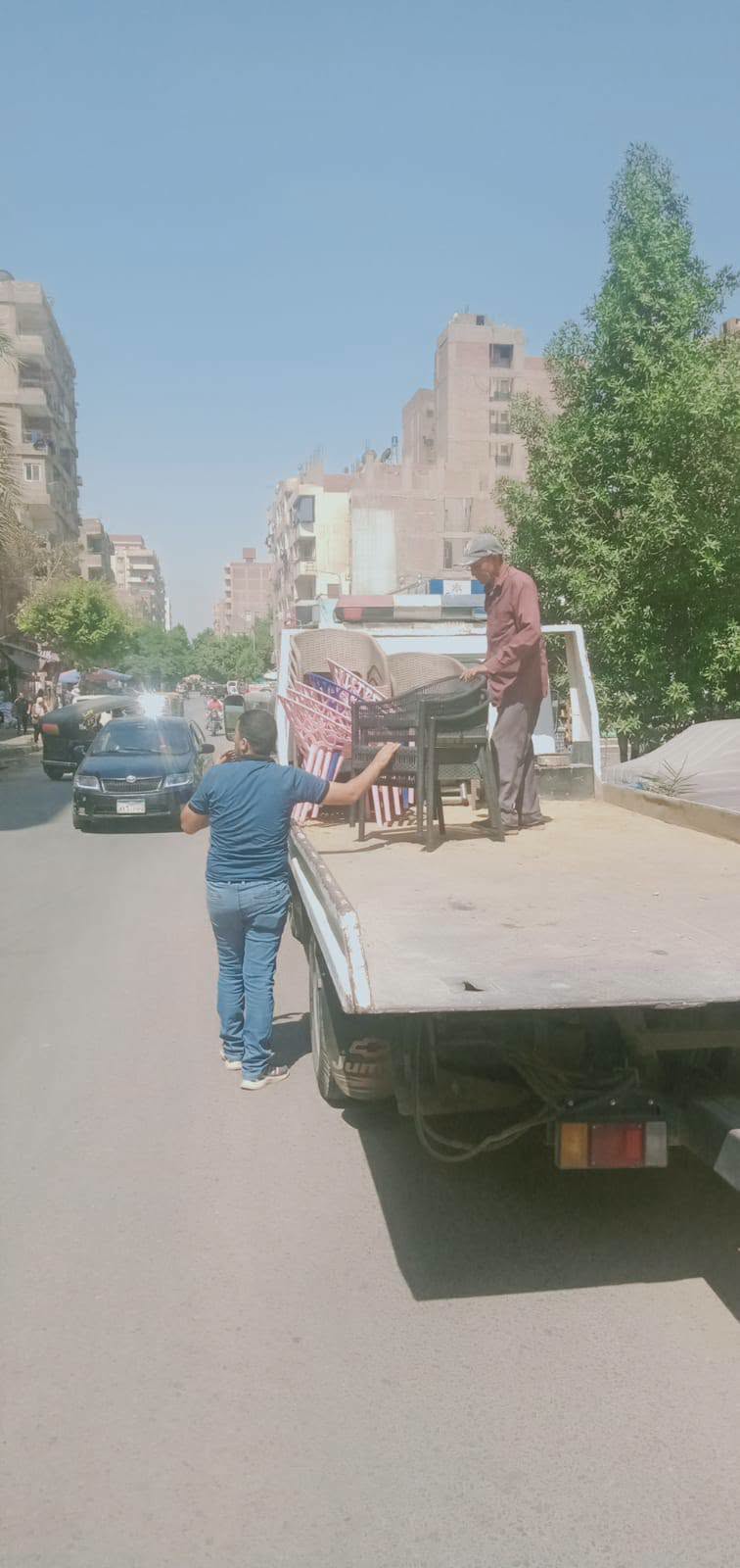 حي حلوان يواصل حملات رفع الإشغالات وإزالة التعديات بالطريق العام