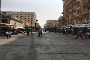 أعمال نظافة ورفع إشغالات بشوارع الحي
