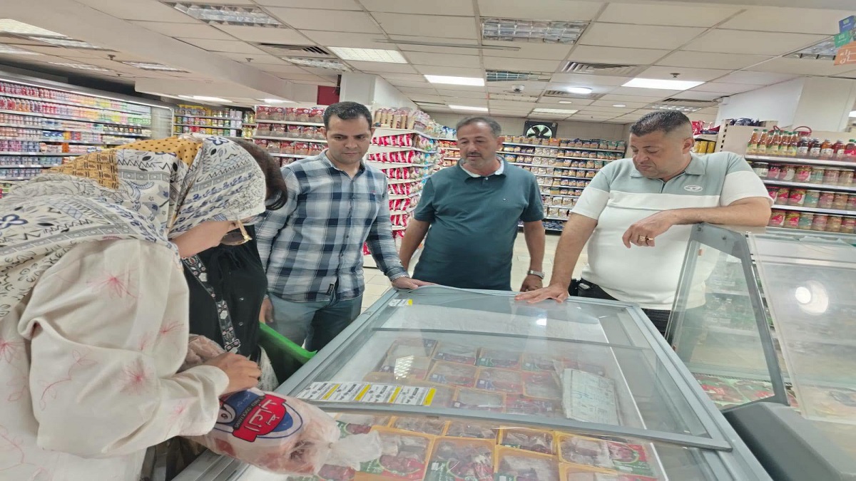 متابعة السلع بالأسواق للحفاظ على صحة وسلامة المواطنين