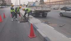 تطهير بالوعات المطر بشارع طه حسين
