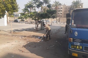 حملة لرفع مخلفات سكنية ببعض المناطق بالحي