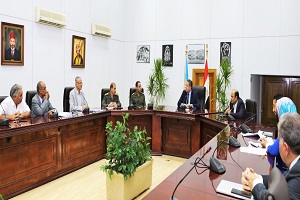 وزير الاثاريناقش آخر مستجدات العمل لأفتتاح ثلاث قاعات بالمتحف القومي111.jpg
