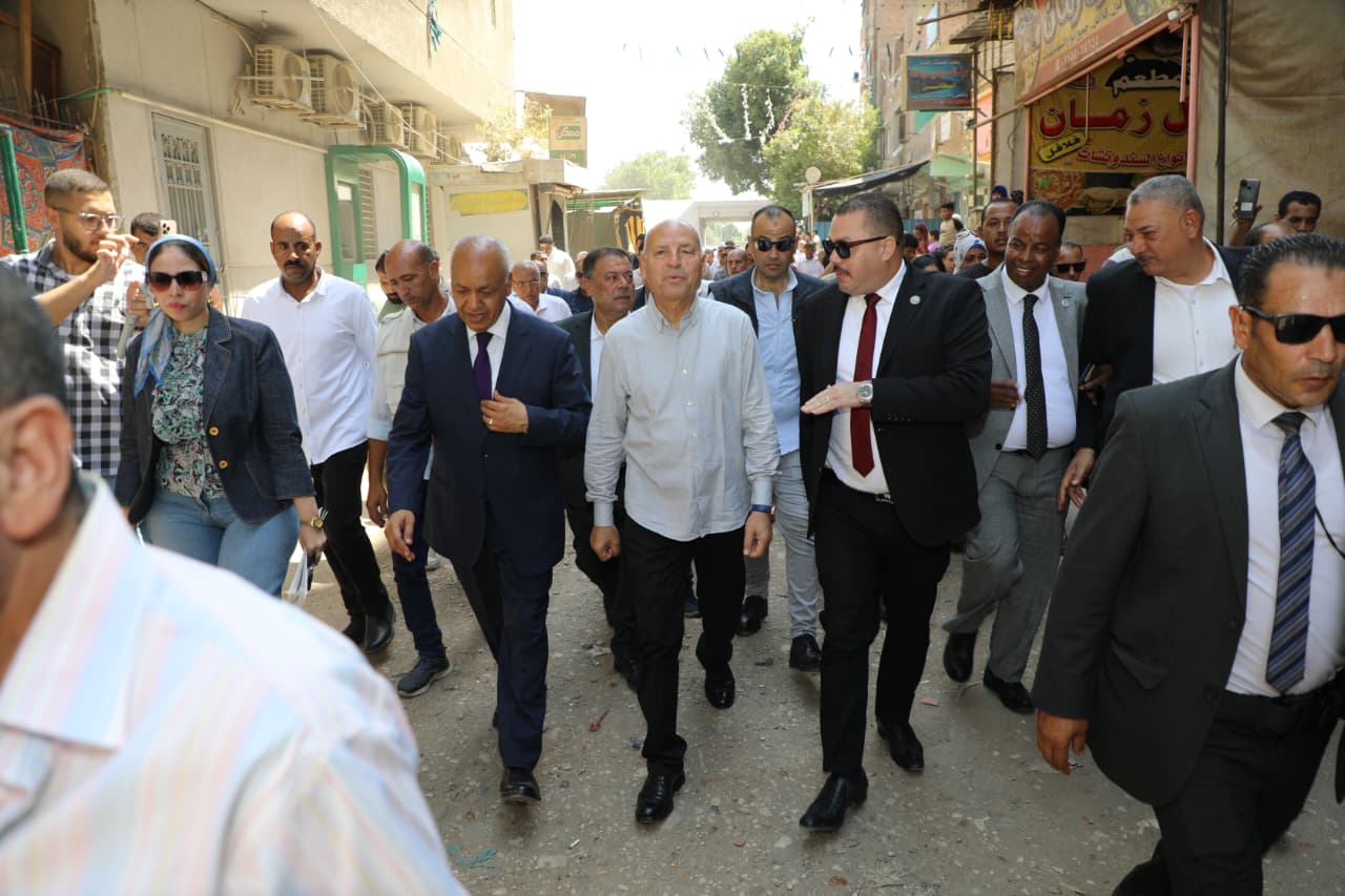 Cairo Governor conducts inspection tour of Ezbet El-Walda in Helwan 
