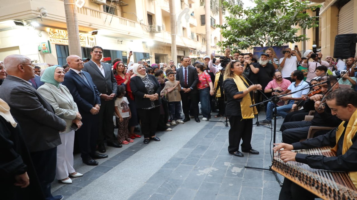 Cairo Governor Attends Education Directorate Choir’s Performance at “Art Street” Events