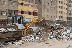أعمال نظافة بشارع محمد نجيب وشارع عبد الله رفاعى بحي المرج