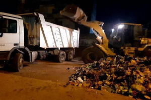 رفع القمامة والمخلفات من بعض المناطق بالحي