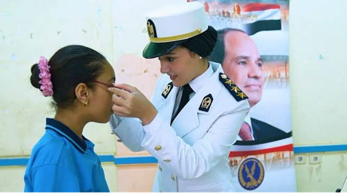 وزارة الداخلية تواصل مبادرة "سلامة عيونك" للكشف عن أمراض العيون لطلبة المدارس