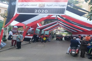 أعمال نظافة بالدرب الأحمر