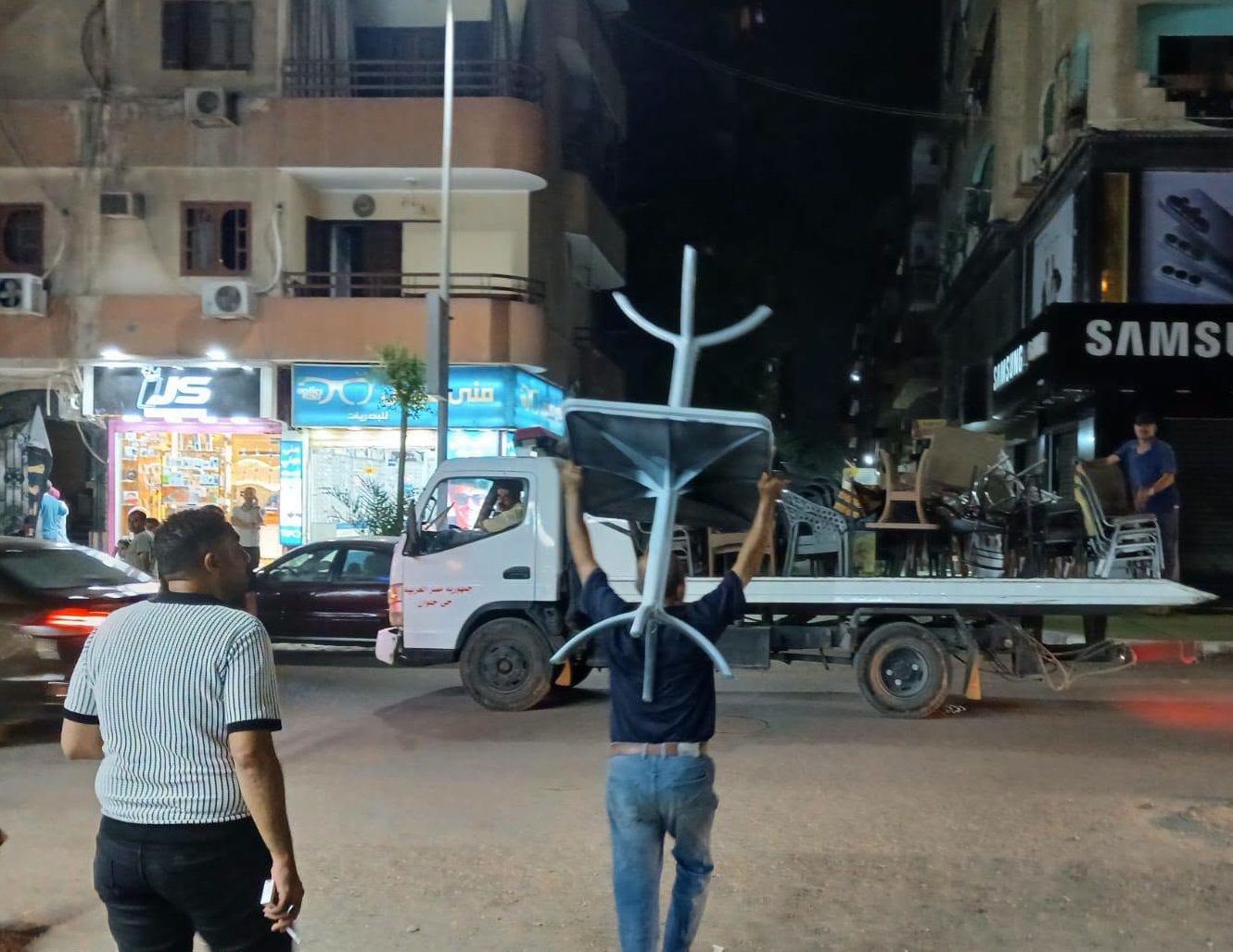 حملة مسائية لرفع الإشغالات بحي حلوان