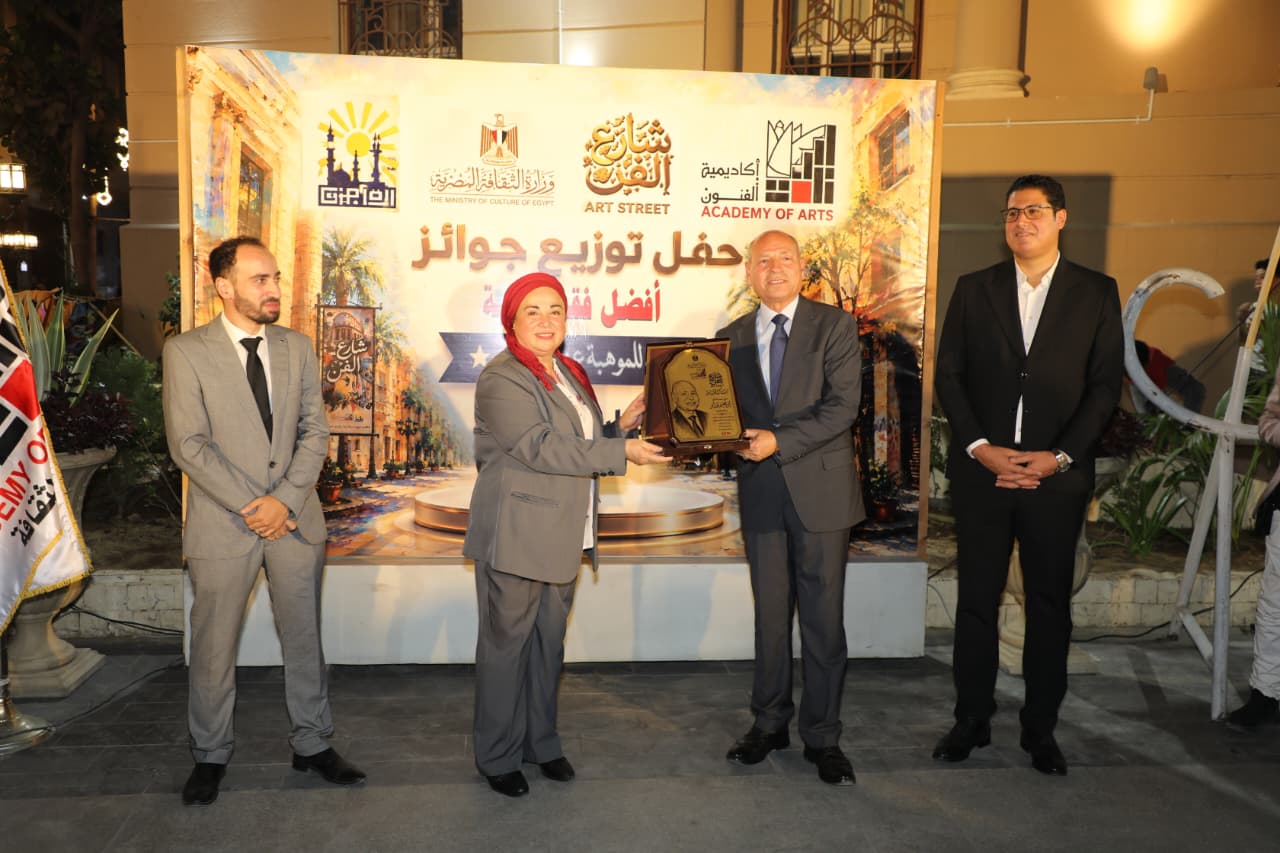 Cairo Governor honors outstanding participants in the ‘Art Street’ activities 