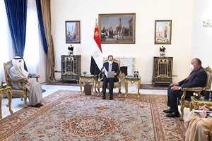 sisi_receives_kuwait_emir_letter.jpg