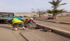 تطهير بالوعات الأمطار بطريق الاوتوستراد