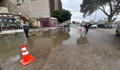 رفع مياه الأمطار بمدخل السبتيه
