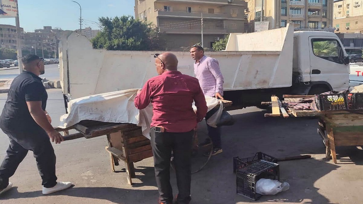 حملات لرفع الإشغالات وتحقيق الانضباط بشوارع الحي