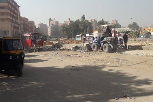 حملة نظافة ورفع مخلفات وتجريد اتربة بشارع مسطرد القديم