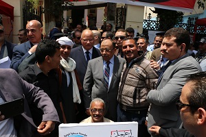 وزير التنمية المحلية ومحافظ القاهرة يتفقدا لجان الانتخابات الدستورية بحي غرب القاهرة