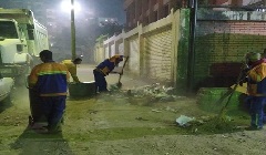 أعمال نظافة ورفع المخلفات من بعض المناطق بالحي
