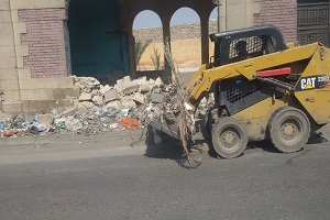أعمال تجريد ونظافة أمام مقابر الشهداء