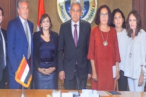 وزير التجارة يبحث مع ممثلي شركات الموضة إنشاء أول مجلس للتصميمات