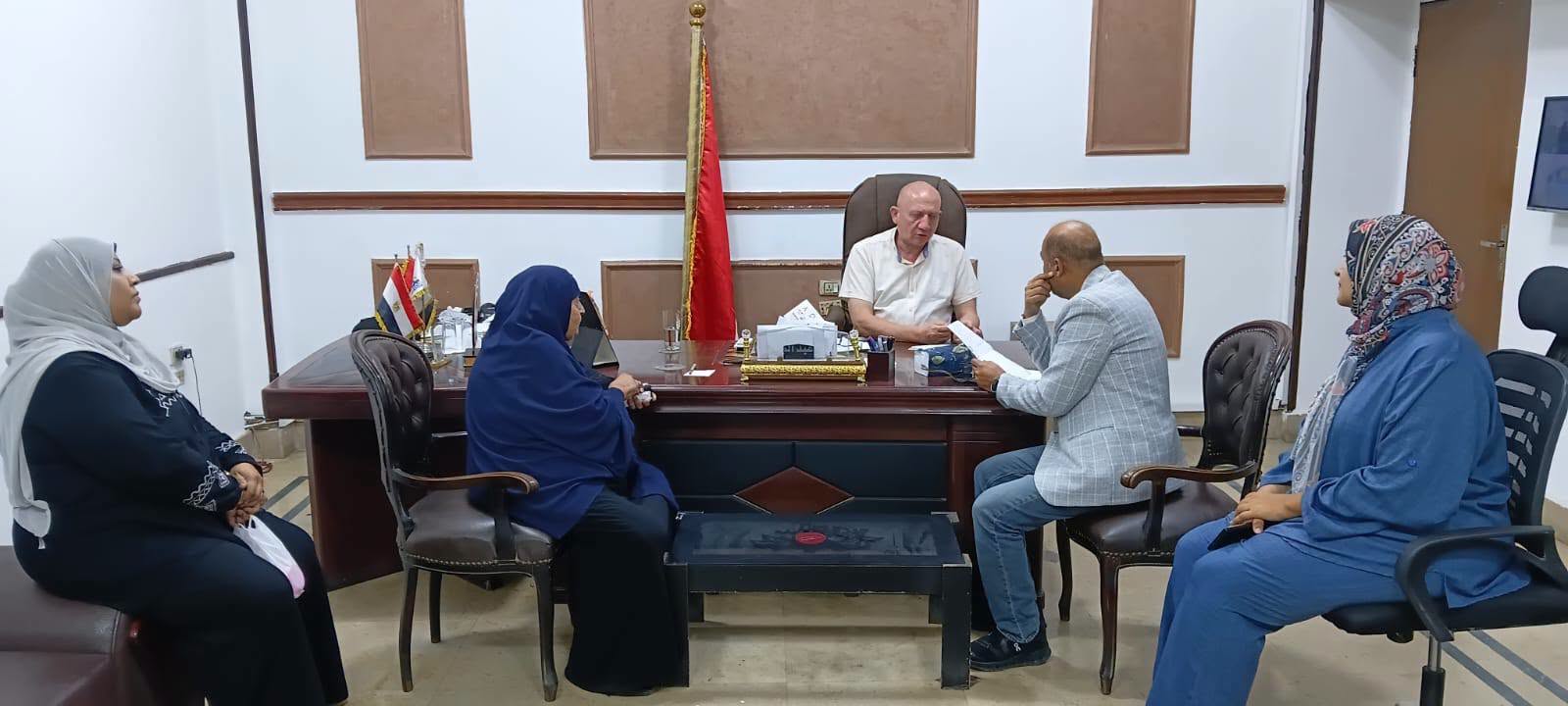  عقد لقاء أسبوعي مع المواطنين لسماع وحل شكواهم ومطالبهم
