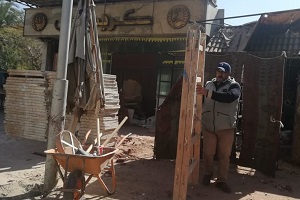رفع اشغالات لمحل مخالف بسوق 16 الحى السابع