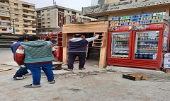 إزالة كشك مخالف بشارع بورسعيد