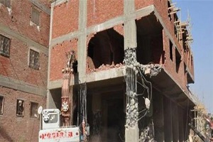 رئيس حي الخليفة يشرف على إيقاف أعمال بناء مخالفة