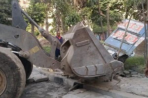 حملة لرفع الاشغالات ببعض المناطق بالحي